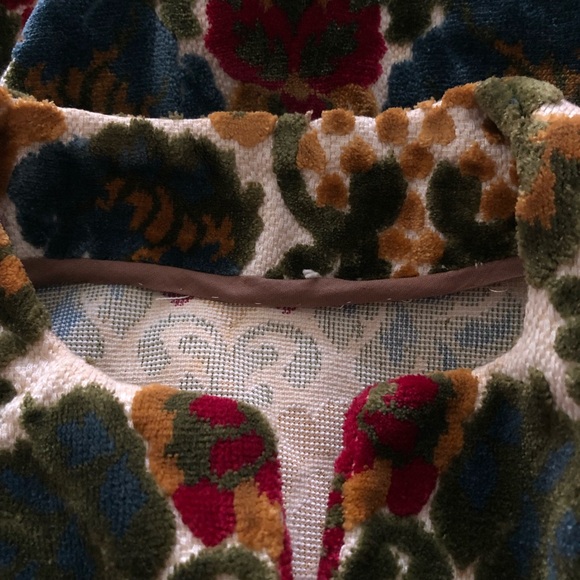 SOLD Vintage 1960s Velour Floral Gorgeous Coat - Picture 12 of 12